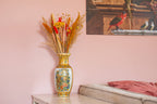 Vintage vaas met droogbloemen kleur rose/geel/rood