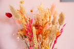 Tulpenvaas met droogbloemen