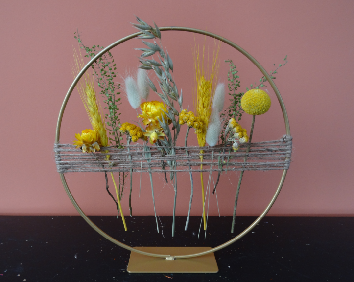 Droogbloem cirkel op standaard klein geel