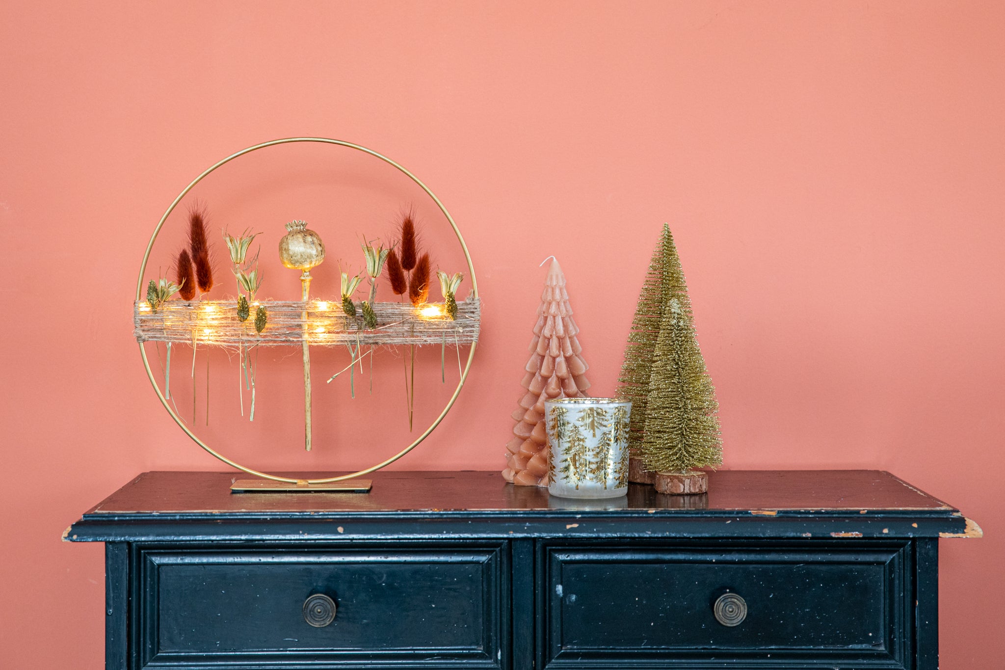 Kerst droogbloem cirkel op gouden standaard met LED verlichting kleur bruin/goud