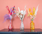 Vaas oker met droogbloemen