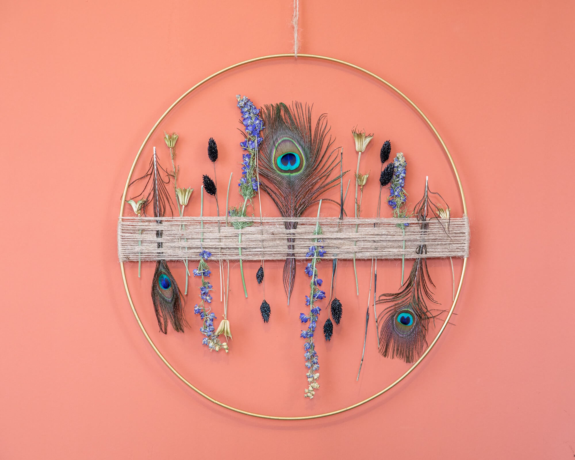 Droogbloem cirkel hanger Goud 50 cm   Blue /Peacock