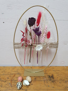 Paasei op gouden standaard klein met droogbloemen tint rose/paars/rood